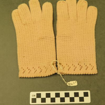 Back of gloves.: Origsize: 7.5" (w) x 3.5" (l); Origformat: Artifact