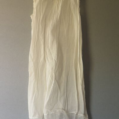 Slip: Origsize: 15" (w) x 30" (l); Origformat: Artifact