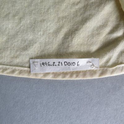 Number of jacket: Origsize: 7" (w) x 18" (l); Origformat: Artifact