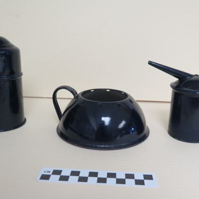 All pieces of vaporizer: Origsize: 6.75" (h) x 5.5" (di; Origformat: Artifact