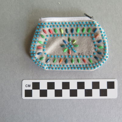 Front of purse: Origsize: 2.5" (h) x 3.5" (w); Origformat: Artifact