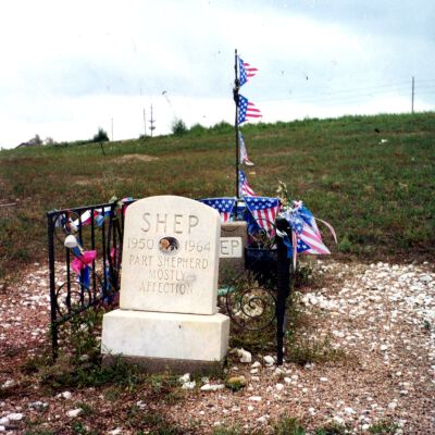 Shep's Grave Decorated After 9/11/2001