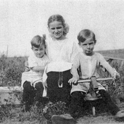 Burns Junction Station Agent Family