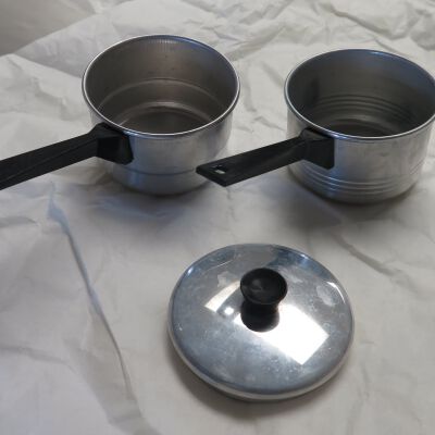 2 metal pots with lid: Origsize: 2.5" (h) x 6" (d); Origformat: Artifact