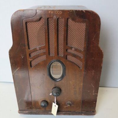 Front of radio: Origsize: 17" (h) x 13" (w)  x; Origformat: Artifact