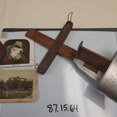 Stereoscope: Origsize: 3.5" (h) x 7" (w) x; Origformat: Artifact