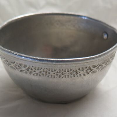 Metal bowl: Origsize: 2.25" (d); Origformat: Artifact