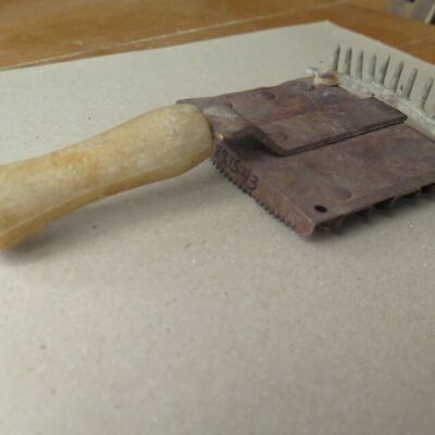 back and handle of curry comb