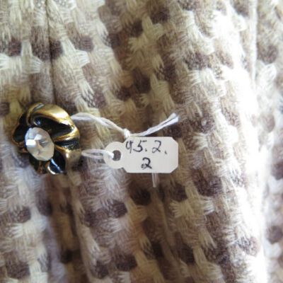 Number of cape: Origsize: 25" (l) x 30" (w); Origformat: Artifact