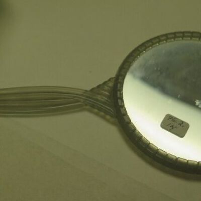 Mirror, Hand