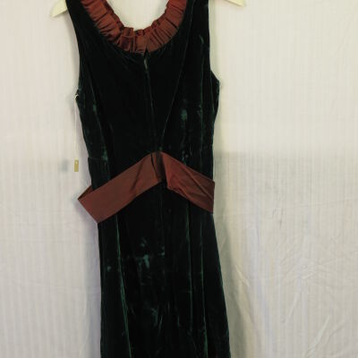 Back of dress.: Origsize: 32" (l); Origformat: Artifact
