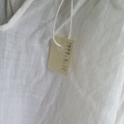 Number of dress: Origsize: 10" (w) x 19" (l); Origformat: Artifact