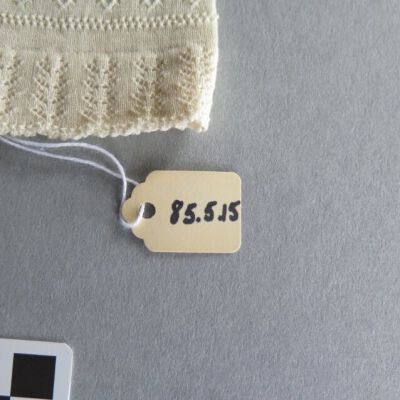Number of gloves: Origsize: 2" (w) x 17.5" (l); Origformat: Artifact