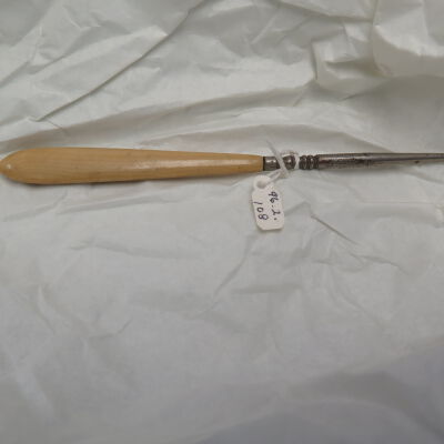 Buttonhook