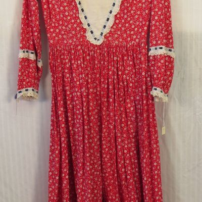 Front of dress.: Origsize: 55" (l); Origformat: Artifact