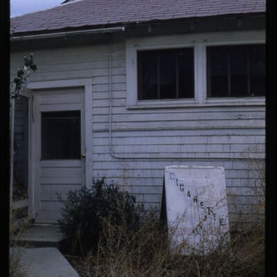 Building Behind Oasis Lounge, 1979: Origsize: 35mm; Origformat: Print-Photographic; Resolution: 4000dpi