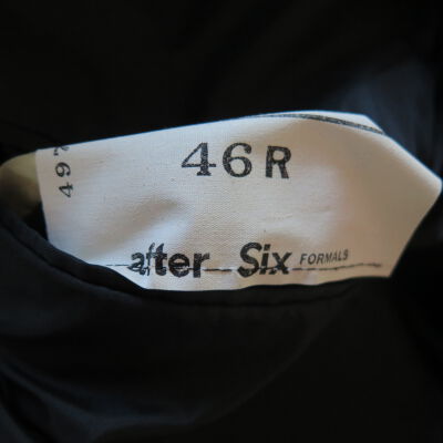 Tag in coat: Origsize: 33" (w) x 48" (l); Origformat: Artifact