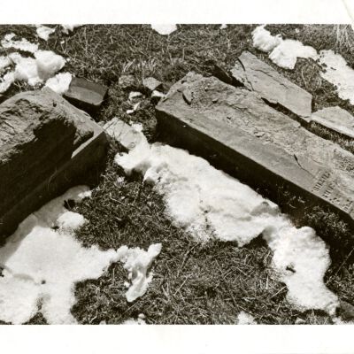 Fallen grave marker - Lakeview Cemetery