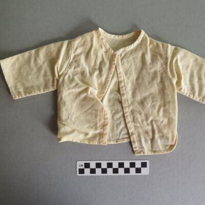 Front of jacket: Origsize: 8" (w) x 16" (l); Origformat: Artifact