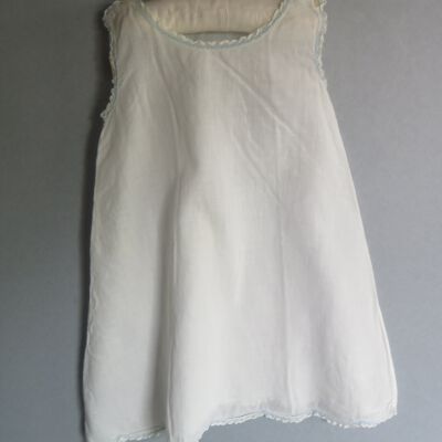 Front of slip: Origsize: 8" (w) x 19" (l); Origformat: Artifact