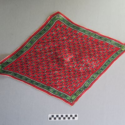 Full scarf: Origsize: 17" (w) x 127"(l); Origformat: Artifact