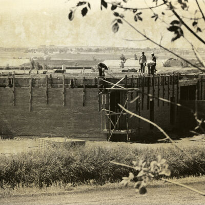 Construction crew on the United Bank building
