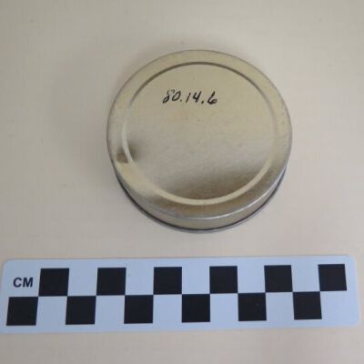 Bottom of can: Origsize: 0.75" (h) x 2.75" (d; Origformat: Artifact