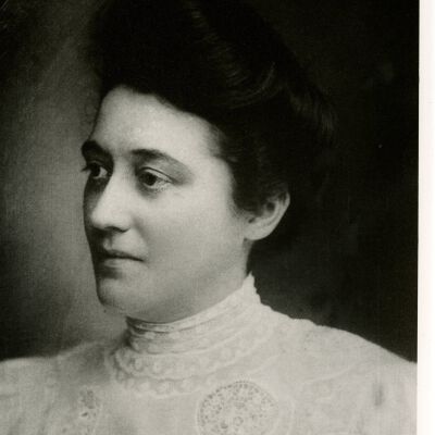Portrait of Jeanne "Jeanie" Malott Hillen, circa 1890-1900: Origformat: Print-Photographic; Resolution: 300dpi