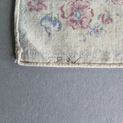 Number of handkerchief: Origsize: 10.5" (w) x 10.5"(l); Origformat: Artifact
