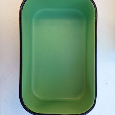 Top view of refrigerator dish.: Origsize: 2.75" (h) x 4.75" (w; Origformat: Artifact