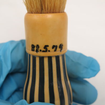 Number on brush handle.: Origsize: 4.25" (h) x 1.25" (d; Origformat: Artifact