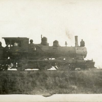Postcard of a steam locomotive, circa 1904-1918: Origsize: 3.5" x 5.5"; Origformat: Postcard; Resolution: 1000dpi