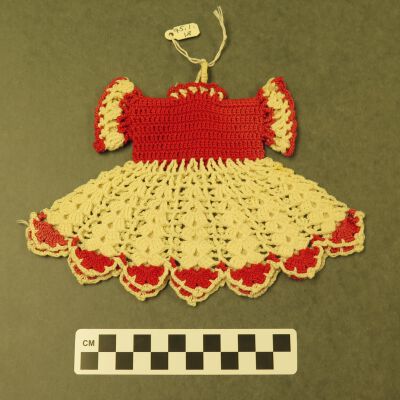 Back of hot pad.: Origsize: 5" (w) x 7.5" (l).; Origformat: Artifact