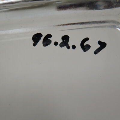 Bottom of lid: Origsize: 1.5" (h) x 12" (w) x; Origformat: Artifact