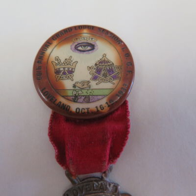 Close up of pin.: Origsize: 3.5" (h) x 1.25" (w); Origformat: Artifact