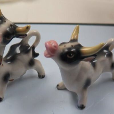 Salt and pepper shaker: Origsize: 5.75"(h) x 1.5" (w); Origformat: Artifact