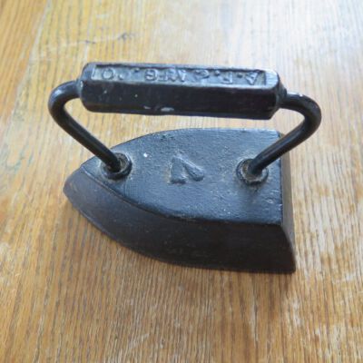 Iron with 7 stamp
