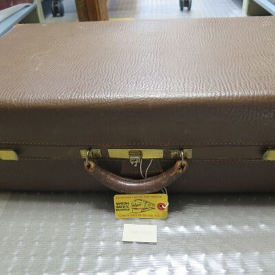Top of suitcase: Origsize: 14.5" (h) x 25" (w); Origformat: Artifact