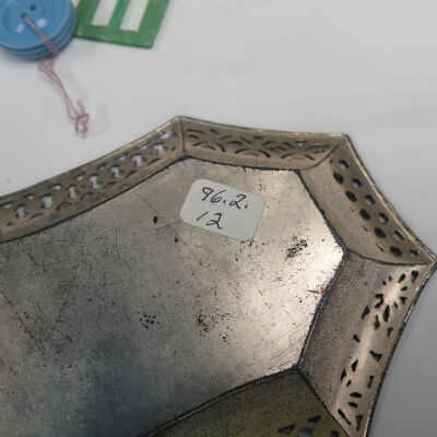 Bottom of pin tray.: Origsize: 0.75" (h) x 6" (w) x; Origformat: Artifact