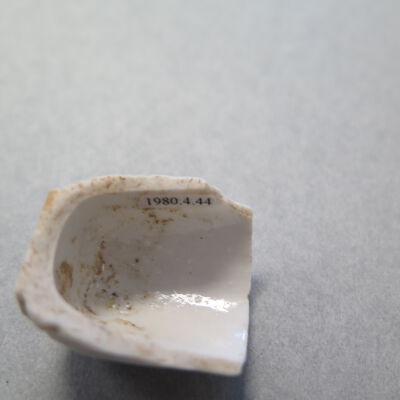 Number of fragment.: Origsize: 1.25" (h) x 1" (diam; Origformat: Artifact