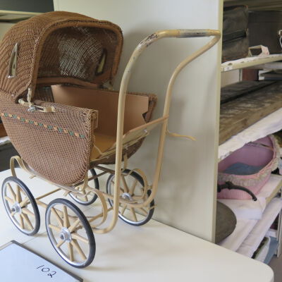 Carriage, Doll