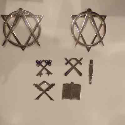 14 Metal Symbols: including blue bag and ribbon. Order of DESOMS.