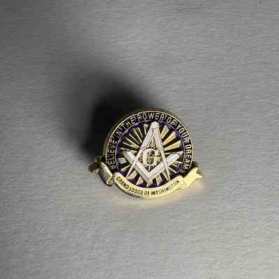 Pin: Grand Master Michael L. Sanders (2011-2012) Donated by PGM James O. Wood (2012)