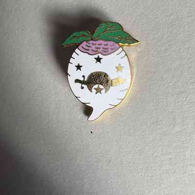 Pin: White turnip with shriner symbols. Belonged to PGM James O. Wood (c. 1999)