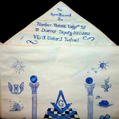Apron: Presented to VWB Walter J Twidwell by Aberdeen Lodge 52. Handpainted blue paint on white lambskin (c. 2002)