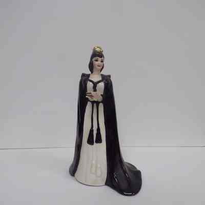 Ceramic Doll: Honored Queen Linda Price (1967)
