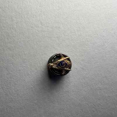 Pin: Small Square and Compass. Belonged to PGM James O. Wood (c.1999)