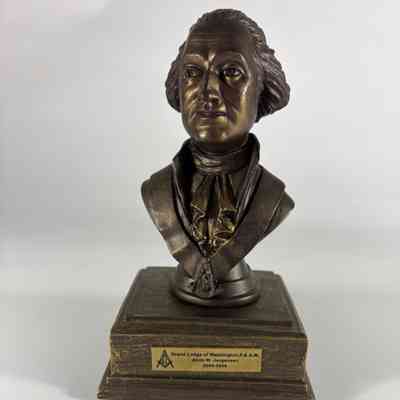 Bust and base: George Washington wearing Masonic collar. Belonged to PGM Alvin Jorgensen (c. 2006)