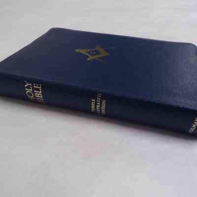 Bible: Holman Masonic Bible. Belonged to PGM Kenneth Robinson (1960)