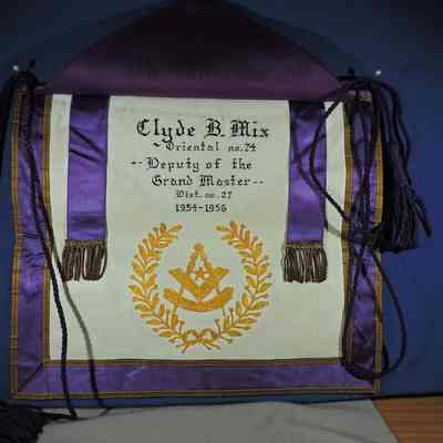 Clyde B. Mix DD Apron